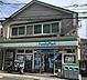 周辺：ファミリーマート桃山御香宮前店まで320m