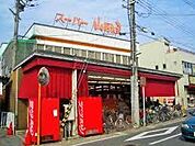 スーパー山田屋久津川店まで678m、近鉄京都線『久津川』駅に隣接するスーパーです。会社帰りに寄りやすい立地です。駐車場有。