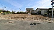 写真内赤線が区画境になります。