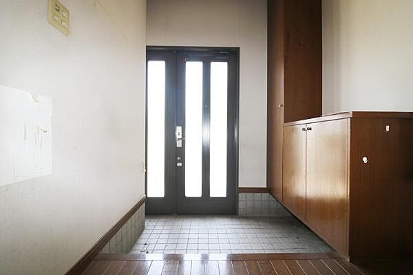 玄関を拡大表示