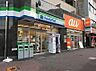 周辺：ファミリーマート大国町店まで160m