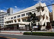 大阪市立日吉小学校まで328m
