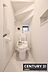トイレ：【　トイレ　/　toilet　】ウォッシュレット付きトイレ明るく清潔的で、ちょっとした棚があるのが嬉しいポイント！