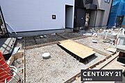 【　駐車場　/　parking　】並列2台可能な駐車スペース