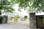入間市立黒須小学校まで298m