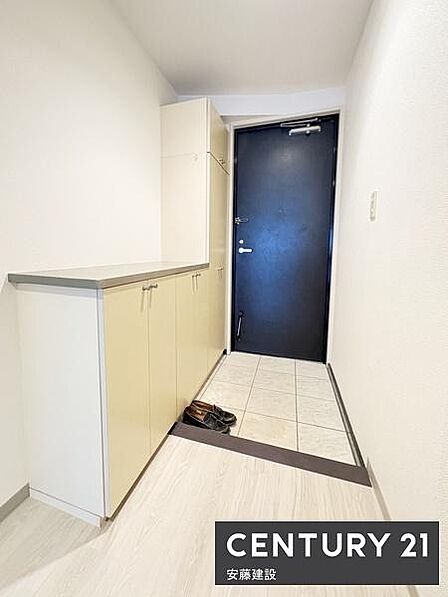 【 玄関 / entrance 】清潔感あふれる玄関散らかりがちな靴もすっきり片付くシューズボックス完備