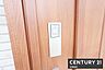 室内：【　玄関電子キー　】ワンタッチで施開錠可能なスマートキー搭載！買い物帰りや雨の日、子どもと手が離せないときでもすぐに施錠できてうれしい機能