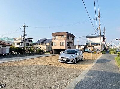 外観：敷地広く日当たり良好な立地