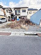 周囲には静かな環境が広がり快適に過ごせる立地です。