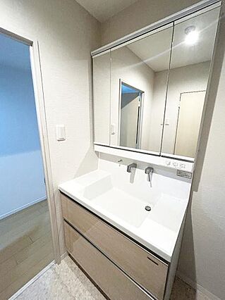 洗面台には収納...