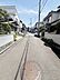 その他：舗装された道路が続く静かな住宅街となっています。周囲の建物とのバランスが取れており落ち着いた雰囲気が感じられます。