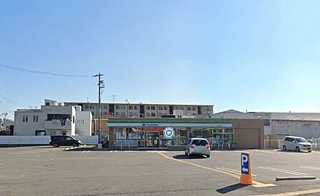 ファミリーマート岸和田並松店まで152m