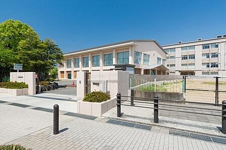 泉佐野市立第二小学校まで869m