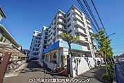 「谷塚駅」まで徒歩8分！徒歩5分圏内に飲食店、ドラッグストア、スーパー、クリニックなど生活便利施設が揃っています。