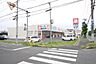 周辺：ウエルシア草加稲荷5丁目店まで600m、ウエルシア草加稲荷5丁目店600m(徒歩8分)