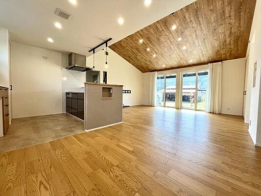リビング/ダイニング 田野町築浅戸建て