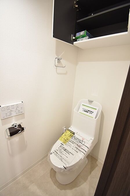トイレにはウォシュレット機能を標準装備。