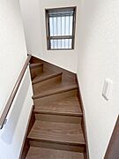 実際に室内をご見学頂くと生活のイメージが広がると思います。家具を置いたイメージや窓からの景色など。周辺で販売に出している物件も一緒にまとめてご見学頂き、比較する事もできます。