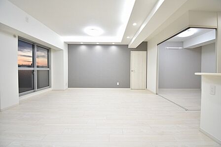 家族が一番集まる場所だから広々としつつも素敵な空間であって欲しい。みんながくつろぐリビングからキッチンまでが一つの空間のように繋がる間取り。