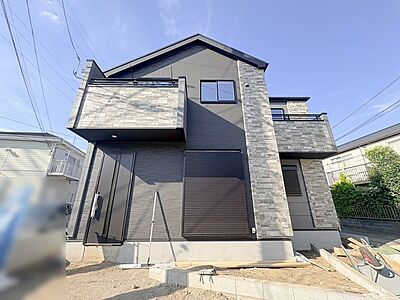 外観：建物が完成しましたので室内のご見学予約スタート。当日のご見学予約も大歓迎です。お気軽にご連絡ください。エステート白馬国分寺店は火曜水曜も営業しております。 