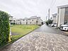 外観：周辺は住宅が建ち並ぶ閑静な住宅街です。 