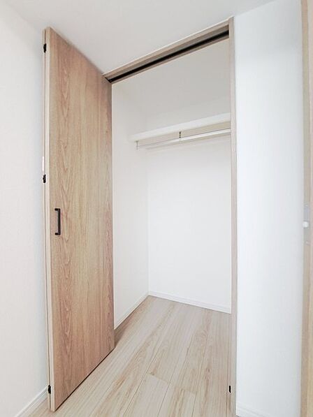 各お部屋に収納が設置されています。