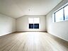 洋室：スタイリッシュなデザインと快適な居住性を兼ね備えた洋室。広々とした空間は、自分らしいインテリアを楽しむことができるほか、リラックスした時間を過ごすことができそうです。