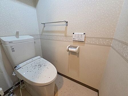 トイレにはウォシュレット機能を標準装備。