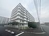外観：街並みに溶け込むシンプルな外観デザイン。静かな落ち着きを感じさせる永住に適した居住空間です。 