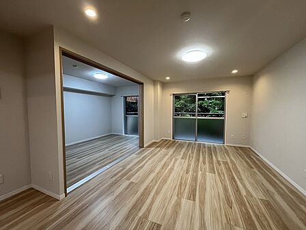 家族みんなが集まるリビング。広さを重視した家族全員が集まれるリビングは、住む上で大事な空間になります。