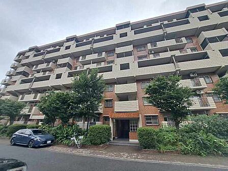 緑を身近に感じる西国分寺史跡通り住宅。室内は新規にリノベーション。