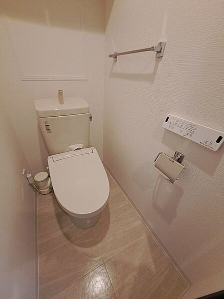 トイレにはウォシュレット機能を標準装備。