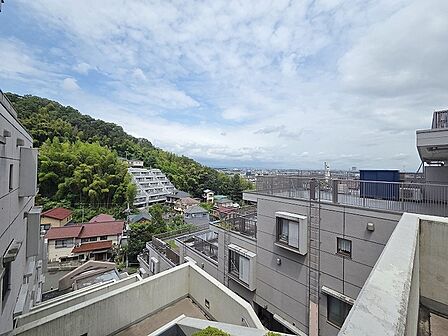 窓からの眺望です。実際に現地で眺望もご確認ください。 