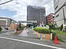 外観：周辺の街並みの中で適度な主張、生活に溶け込むシンプルなデザインの外観が魅力の建物です。 