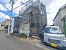 外観：周辺は住宅が建ち並ぶ閑静な住宅街です。 