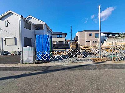 外観：建物が完成しましたので室内のご見学予約スタート。当日のご見学予約も大歓迎です。お気軽にご連絡ください。エステート白馬国分寺店は火曜水曜も営業しております。 