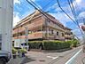 外観：周辺は住宅が建ち並ぶ閑静な住宅街です。 