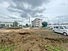 外観：建築条件なしの敷地。弊社グループ「白馬建設」にて建物プランをご提案できます。実際の陽当たりやサイズ感を現地でお確かめください。  