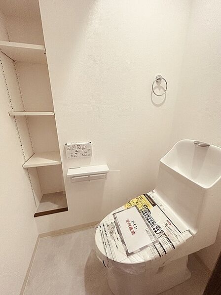 トイレにはウォシュレット機能を標準装備。 