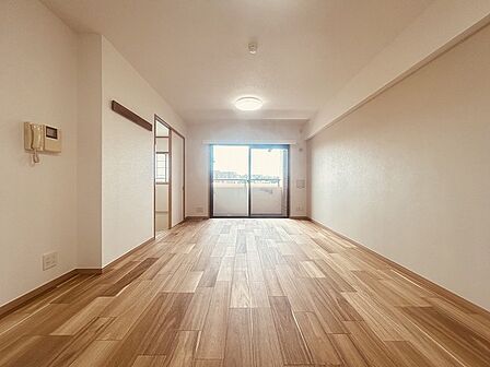 家族が一番集まる場所だから広々としつつも素敵な空間であって欲しい。みんながくつろぐリビングからキッチンまでが一つの空間のように繋がる間取り。