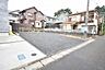 外観：現地ご見学の際、スタッフが様々なご質問に対応いたします、周辺環境、前面道路、建築可能な建物について、ぜひご相談ください。 