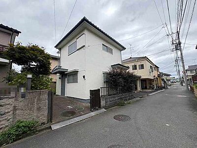 外観：実際に室内をご見学頂くと生活のイメージが広がります。家具を置いたイメージや窓からの景色など、現地で体感ください。 