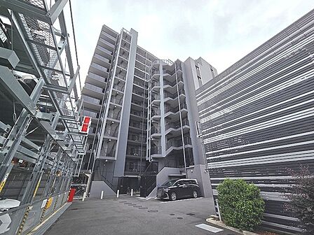実際に室内をご見学頂くと生活のイメージが広がります。家具を置いたイメージや窓からの景色など、現地で体感ください。