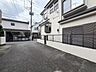 その他：角地に佇む、駅チカの邸。実際に現地をご見学頂くと生活のイメージが広がります。家具を置いたイメージや窓からの景色など、現地で体感ください。