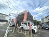 外観：周辺は住宅が建ち並ぶ閑静な住宅街です。 