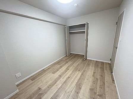 実際に室内をご見学頂くと生活のイメージが広がります。家具を置いたイメージや窓からの景色など、現地で体感ください。