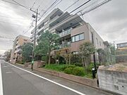 周辺は住宅が建ち並ぶ閑静な住宅街です。 