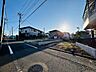外観：安心して暮らすことのできる住宅街。　住宅地の道路は一般に交通量が少なく車などの騒音が少ないため、住民にとって静かな生活環境が提供されます。 