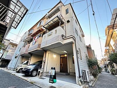 外観：ハイルーフ車駐車可能なビルドインガレージ付き戸建☆安心の鉄骨造◇防犯面も安心のシャッター付きガレージ♪