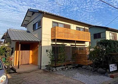 外観:敷地54坪!3LDK+2Fセカンドリビング+ガレージ2台分の中古一戸建て。見れば納得の「高仕様・高性能」住宅となっています! 外観:敷地54坪!3LDK+2Fセカンドリビング+ガレージ2台分の中古一戸建て。見れば納得の「高仕様・高性能」住宅となっています!
